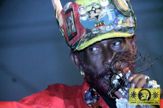 Lee Scratch Perry (Jam) with The Caroloregians 16. This Is Ska Festival - Wasserburg, Rosslau 23. Juni 2012 (45).JPG